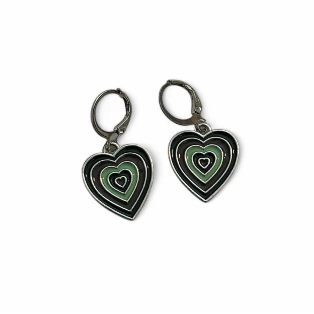 Elegant Heart-Shaped Green and Black Earrings